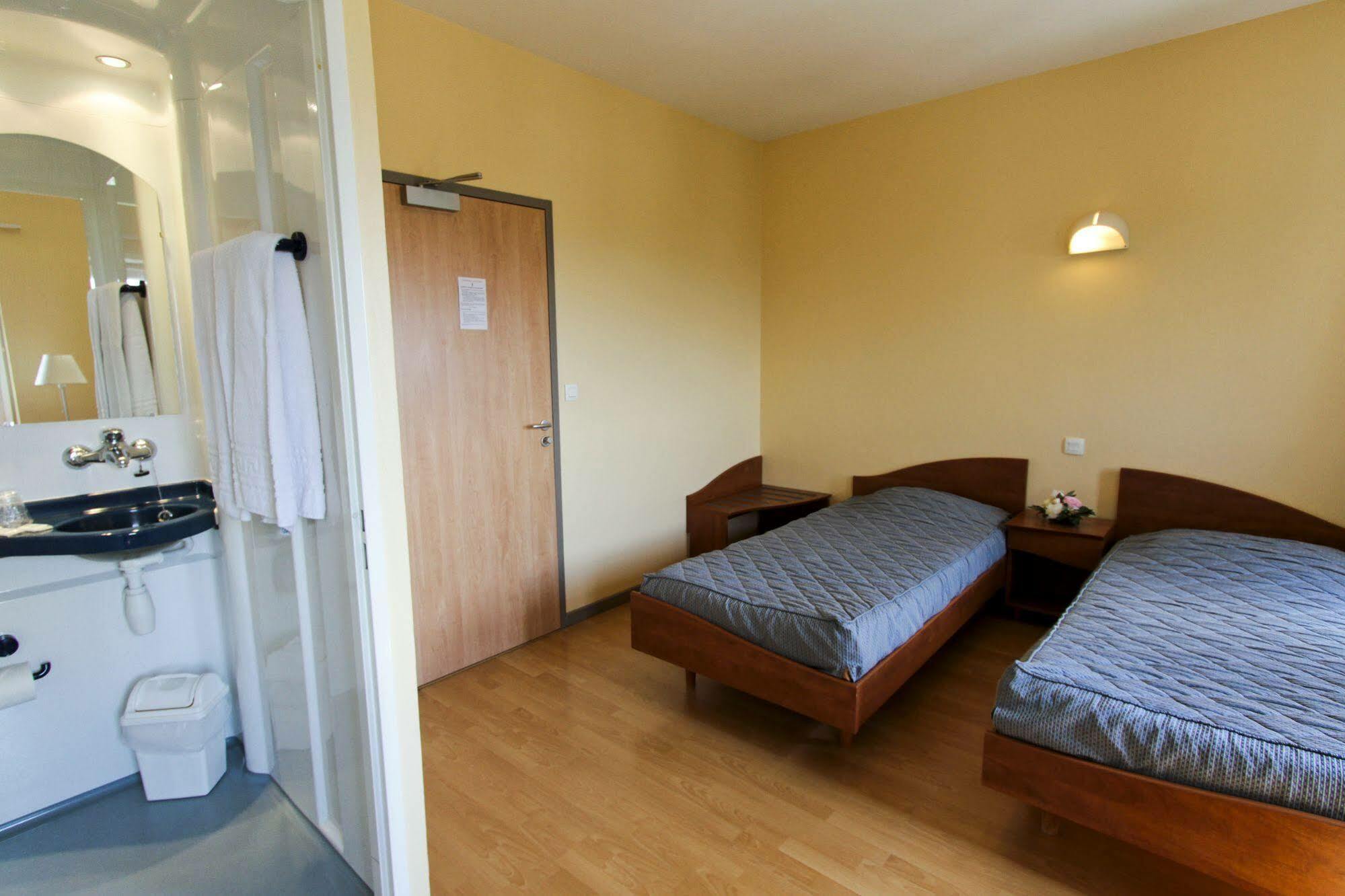 Centre Jean Bosco Ξενοδοχείο Λυών Εξωτερικό φωτογραφία A room at the hotel