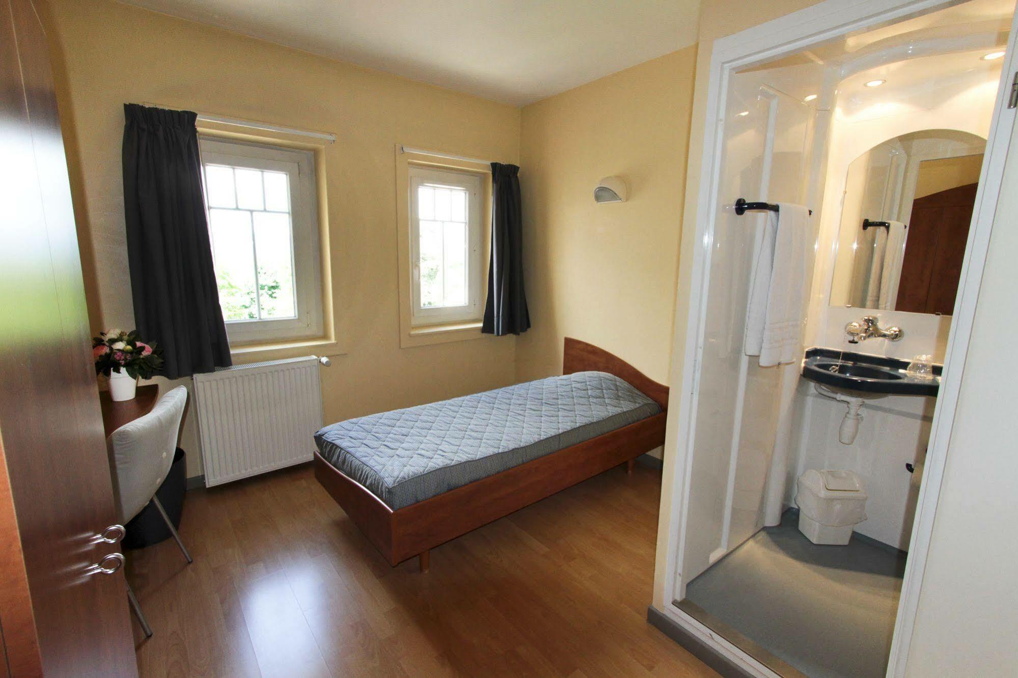 Centre Jean Bosco Ξενοδοχείο Λυών Εξωτερικό φωτογραφία A single room in a German hotel