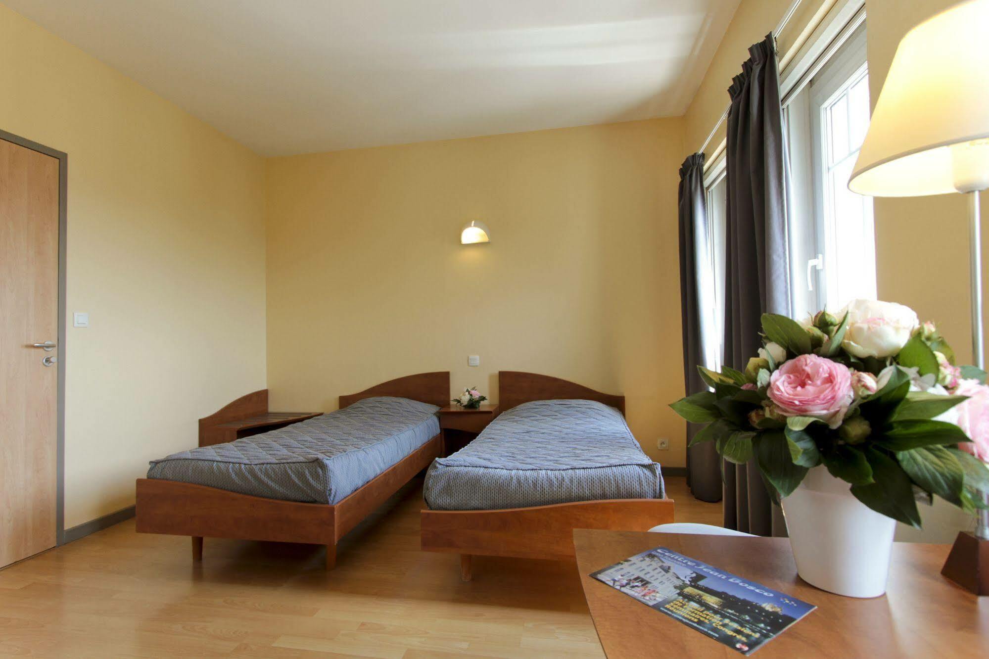 Centre Jean Bosco Ξενοδοχείο Λυών Εξωτερικό φωτογραφία A typical room at the hotel