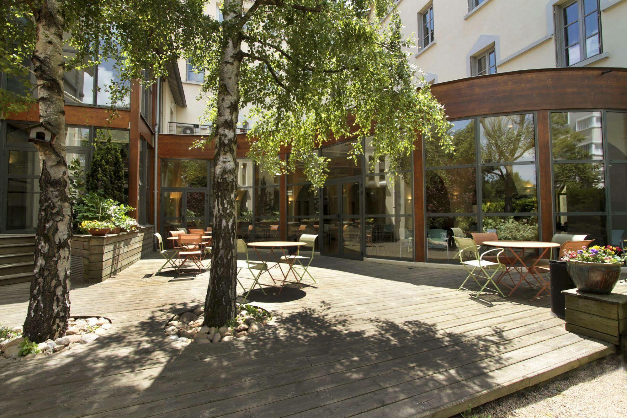 Centre Jean Bosco Ξενοδοχείο Λυών Εξωτερικό φωτογραφία The courtyard of the German National Museum of Literature