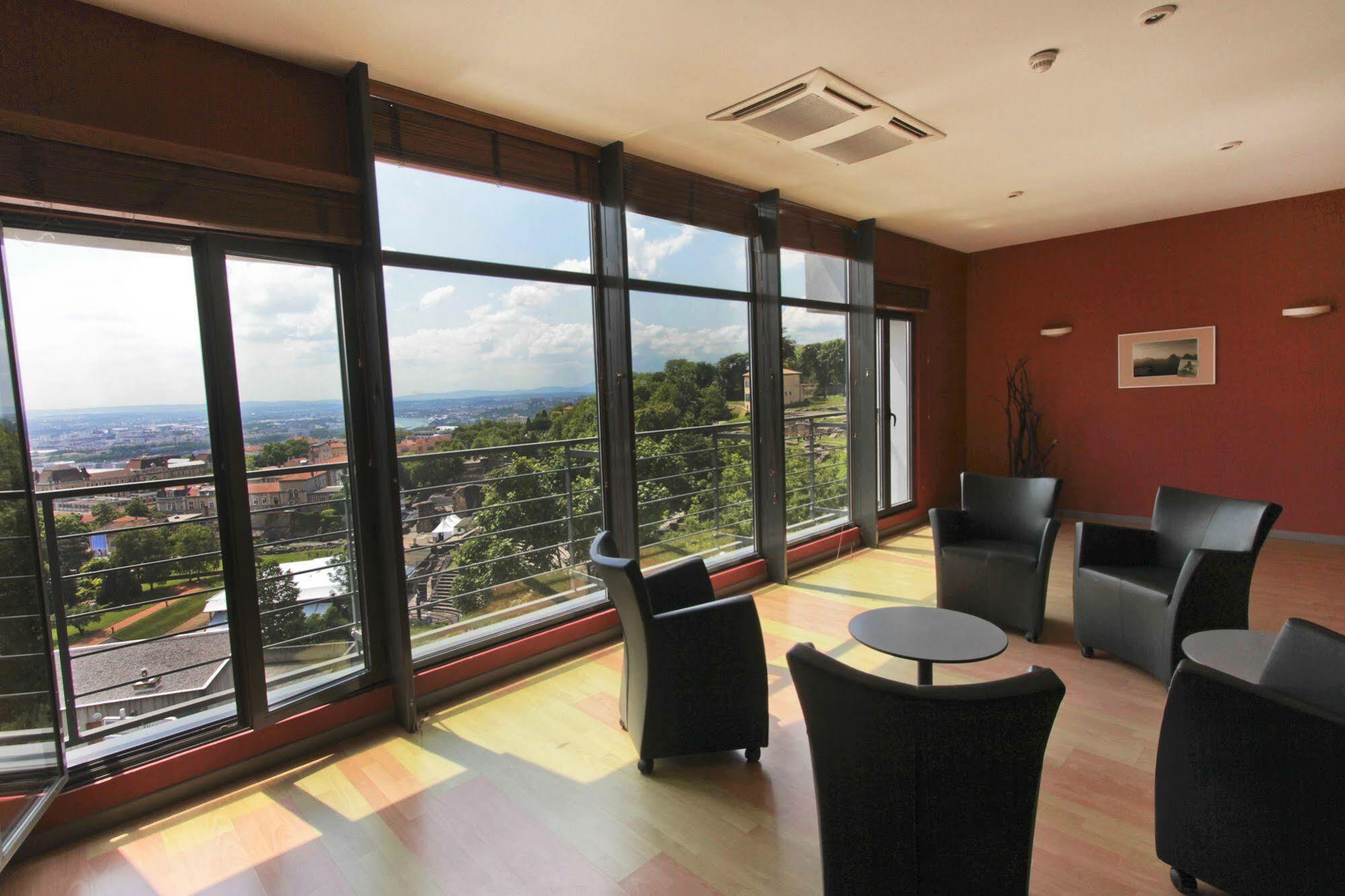 Centre Jean Bosco Ξενοδοχείο Λυών Εξωτερικό φωτογραφία The lounge at the airport