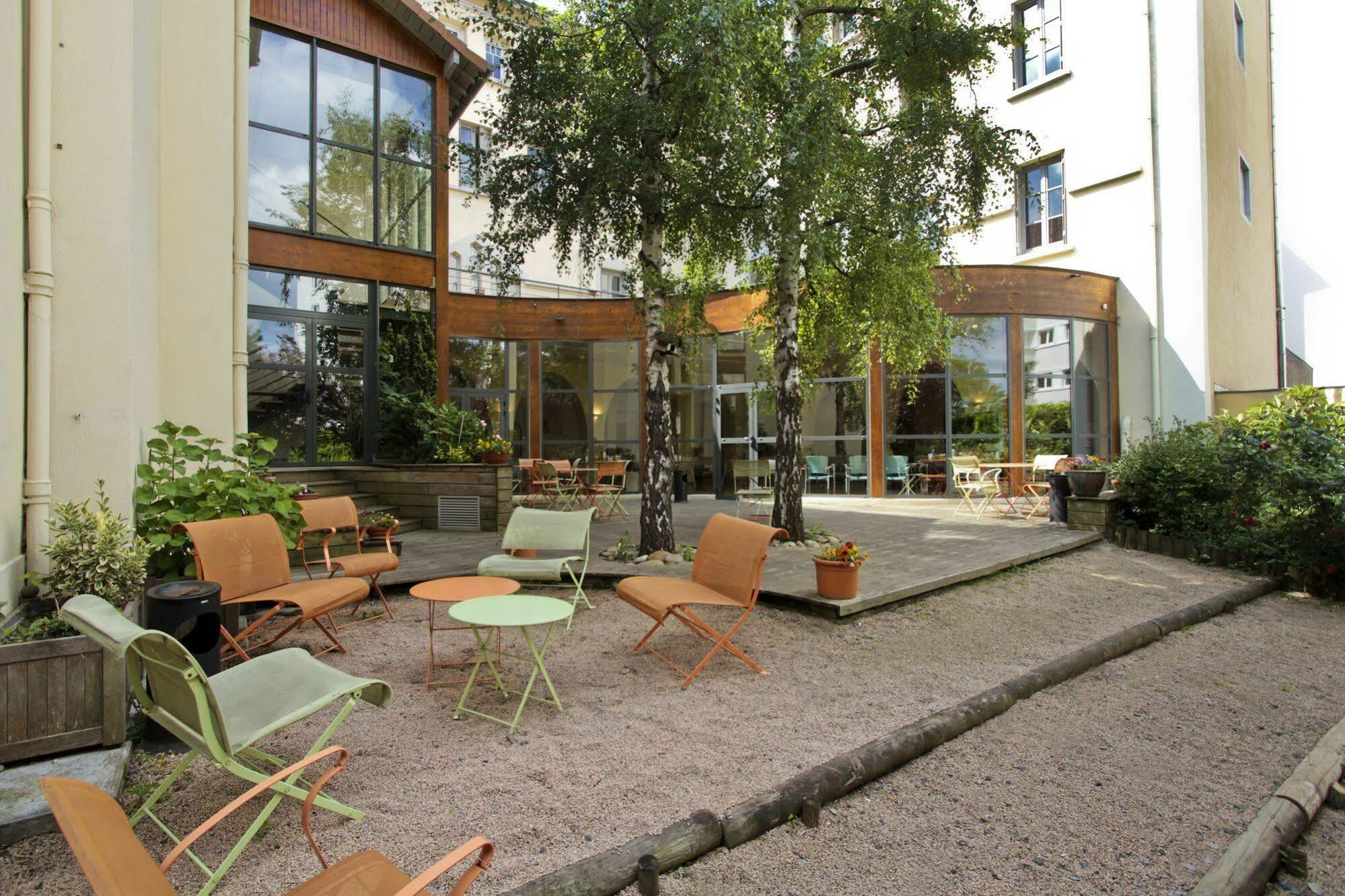 Centre Jean Bosco Ξενοδοχείο Λυών Εξωτερικό φωτογραφία The courtyard of the museum